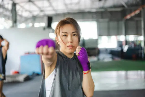 Quelle est l’importance de la portée et de la taille en MMA ? Avantages et inconvénients selon le type de combattant