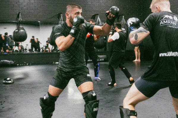 Waarom zijn kniebeschermers essentieel bij BJJ en MMA?
