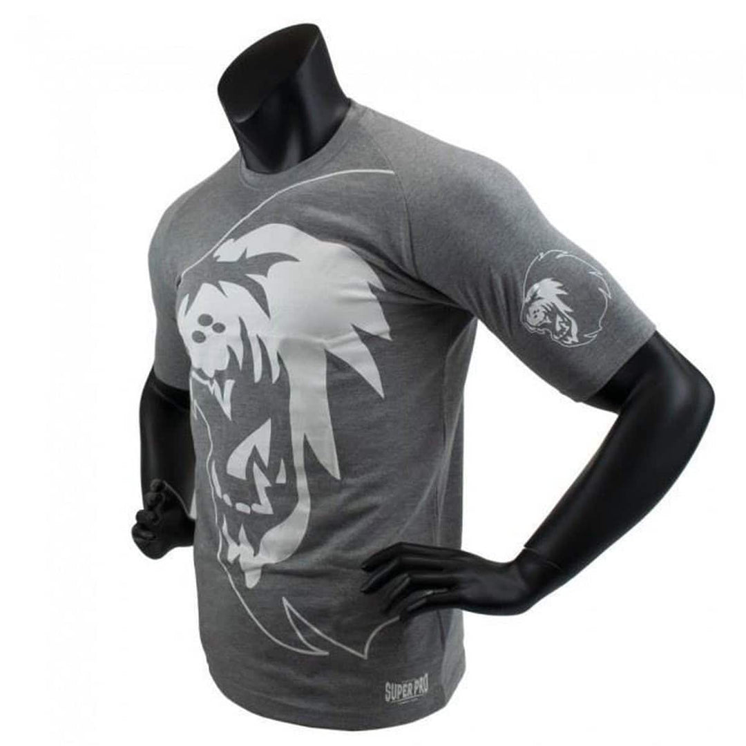 Grijs sportshirt met witte leeuwenkop print en Super Pro logo op de mouw.