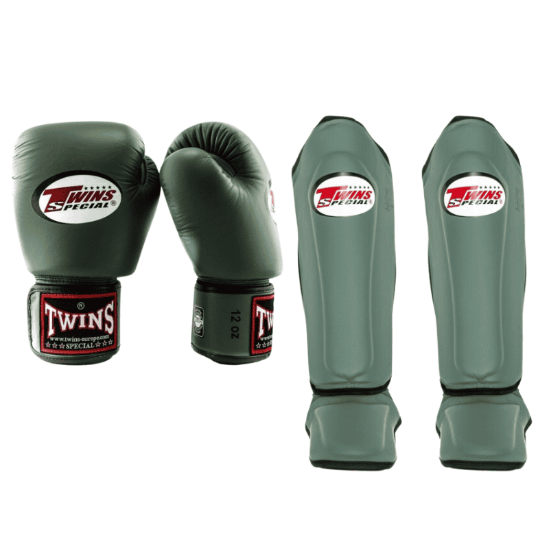 Complete Twins Kickboks Set in Military kleur, bestaande uit bokshandschoenen en scheenbeschermers