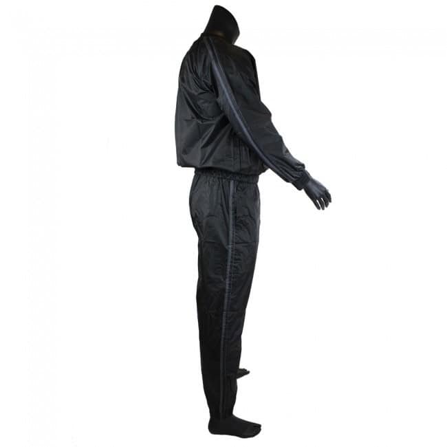 Zijaanzicht van het complete Super Pro zweetpak met broek en top