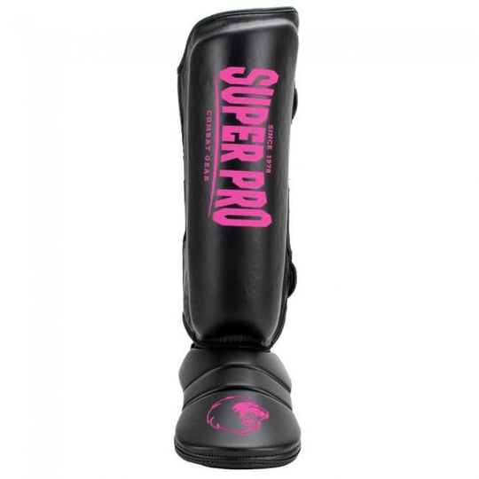 Super Pro scheenbeschermer met roze Super Pro logo op het scheenbeen, vooraanzicht