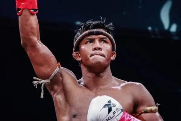 Buakaw Banchamek – De Thaise Muay Thai-meester die wereldberoemd werd door K-1.