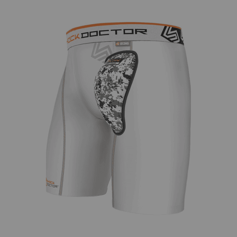 Grijze compressieshorts met een ingebouwde kruisbeschermer met digitaal camouflagepatroon.