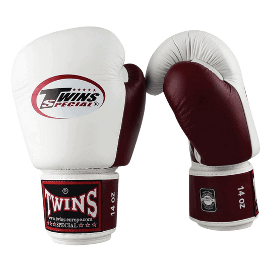 Twee Twins Special bokshandschoenen BGVL 3 in wit en bordeauxrood van voren.