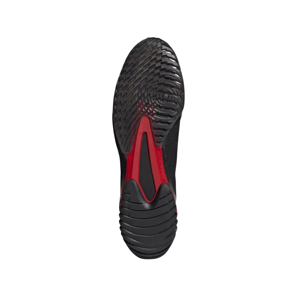 Zool van Adidas boksschoen in zwart rood met grip en draaipunten voor snelle bewegingen