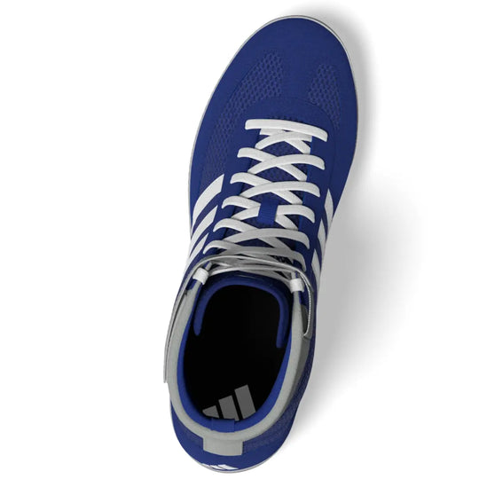 Bovenaanzicht van de Adidas Worstelschoenen Combat Speed 4 Blauw met zicht op de veters en opening. De nauwsluitende pasvorm sluit goed aan rond de voet. Dit ontwerp ondersteunt snelle richtingsveranderingen tijdens worstelen.