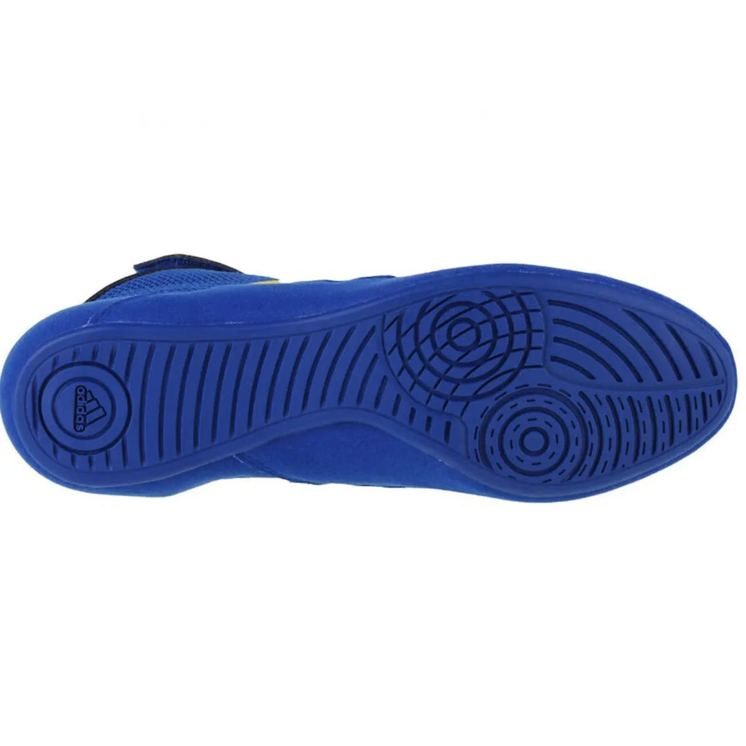 Blauwe zool van Adidas boksschoen met grip- en draaipatronen.