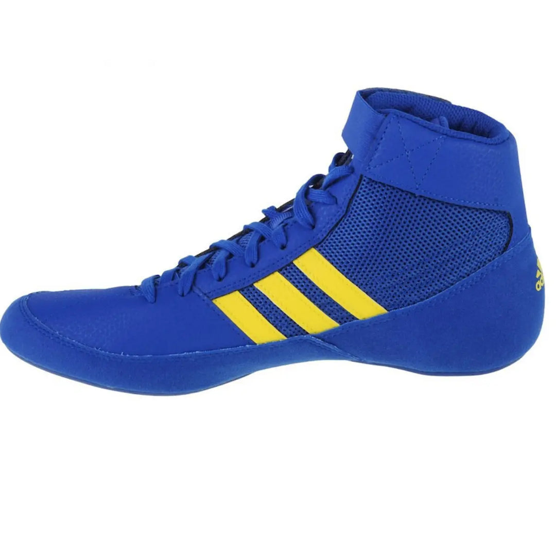 Adidas worstelschoen Havoc in blauw met gele strepen en hoge vetersluiting.