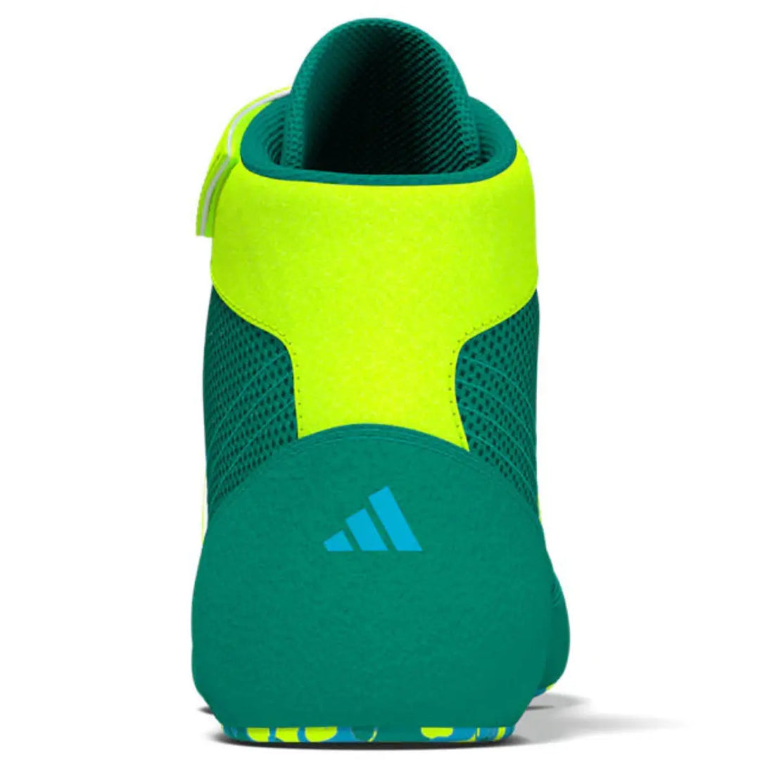 Achteraanzicht van de Adidas Worstelschoenen Havoc Groen met focus op de hiel en enkelband. De verstevigde hielconstructie draagt bij aan stabiliteit en controle. Het Adidas-logo is subtiel verwerkt op de achterzijde.