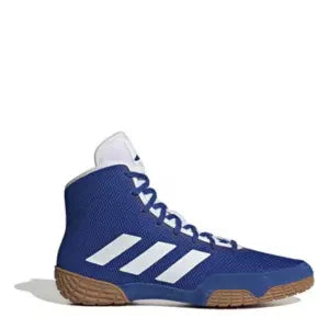 Royal blauwe Adidas Tech Fall 2.0 worstelschoenen, zijaanzicht met witte strepen en bruine zool.