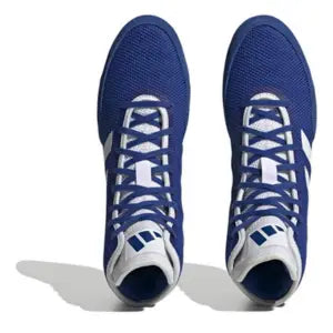 Bovenaanzicht van paarse Adidas Tech Fall 2.0 worstelschoenen met witte details en blauwe veters.