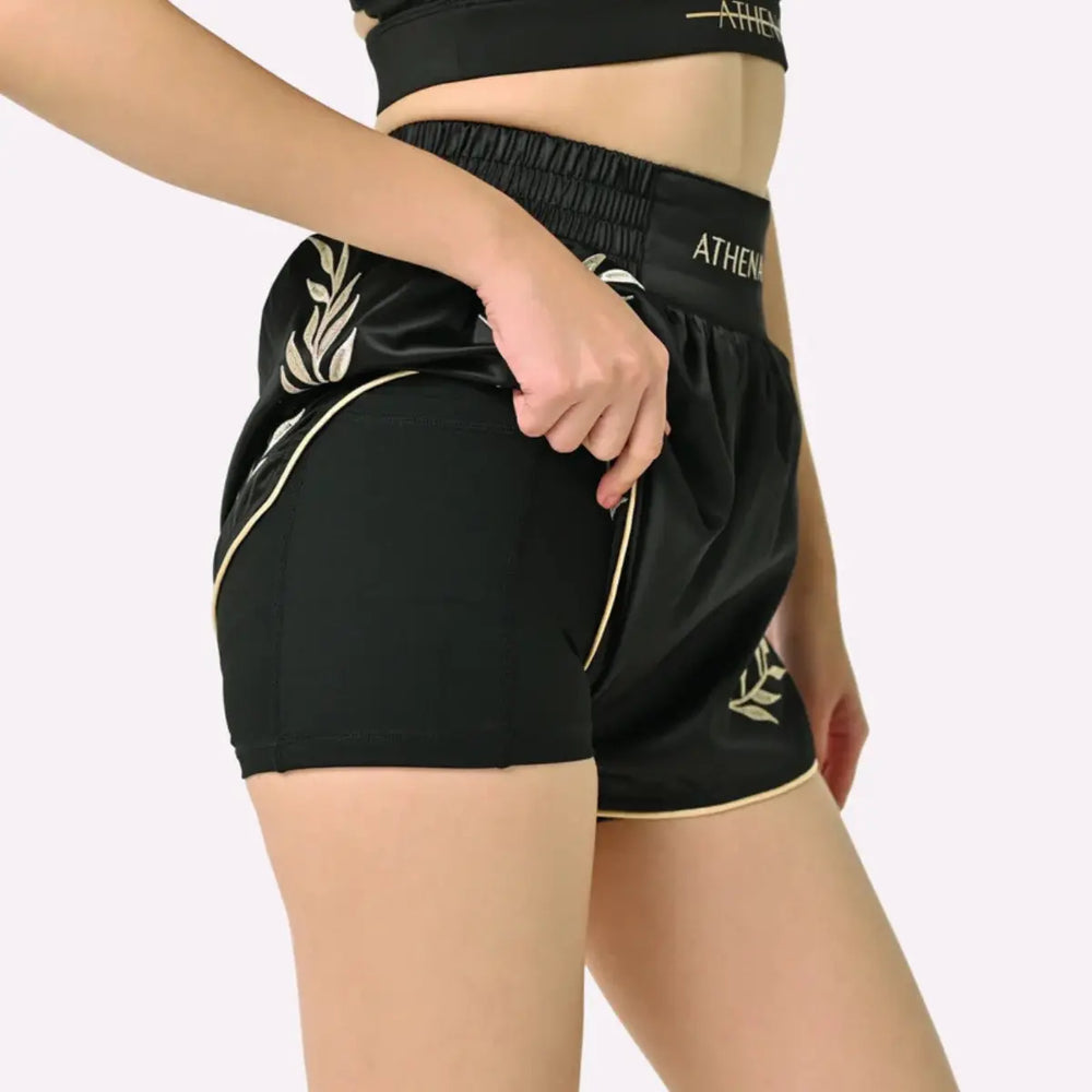 Close-up van de binnenbroek van het Athena Fightwear Thaiboks Broekje Zwart Goud, met zakjes aan de zijkant.