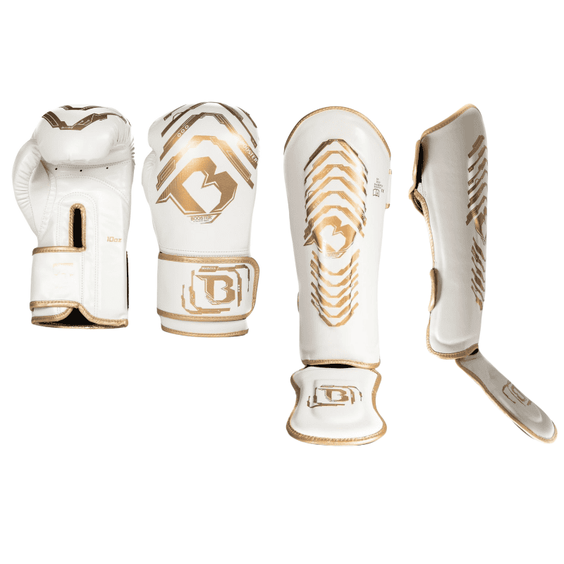 Complete witte Booster boks set met bijpassende handschoenen en scheenbeschermers voor optimale bescherming tijdens vechtsporttraining








