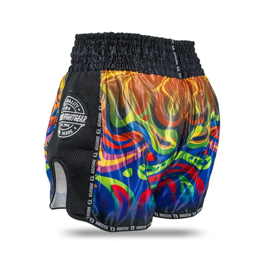 Booster Fight Gear Muay Thai short met kleurrijk regenboogdesign, brede zwarte tailleband en mesh zijpanelen, achteraanzicht.