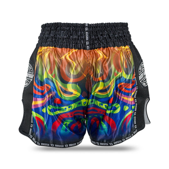 Achterkant van Booster Fight Gear Muay Thai short met felgekleurd regenboogpatroon, brede zwarte tailleband en zwarte mesh zijkanten.