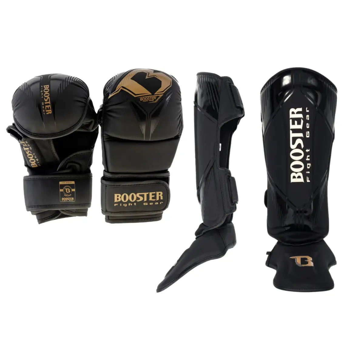 Booster set bestaande uit zwarte bokshandschoenen en zwarte scheenbeschermers met gouden Booster logo’s, fight gear uitvoering.