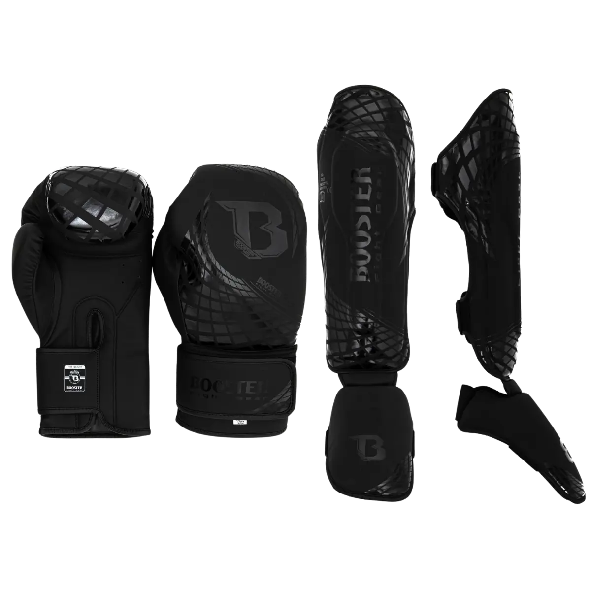 Zwart Booster Cube vechtsportset bestaande uit bokshandschoenen en scheenbeschermers, met een glanzend zwart patroon en logo-afwerking.