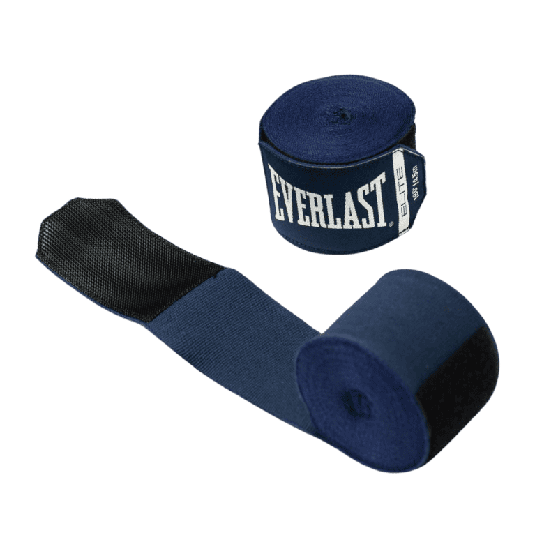 Een gedeeltelijk uitgerolde blauwe Everlast Elite bandage met zwarte klittenbandsluiting, naast een volledig opgerolde bandage.