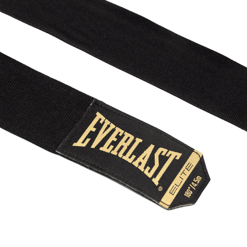 Close-up van het uiteinde van een zwarte Everlast Elite bandage met goudkleurig logo en de tekst '180"/4.5m' zichtbaar op de klittenbandsluiting.