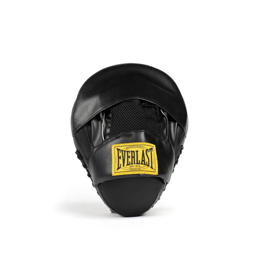 Recht van achter gefotografeerde zwarte Everlast 1910 focus mitt met geel Everlast-logo en ventilerend meshpaneel boven de handopening, op een witte achtergrond