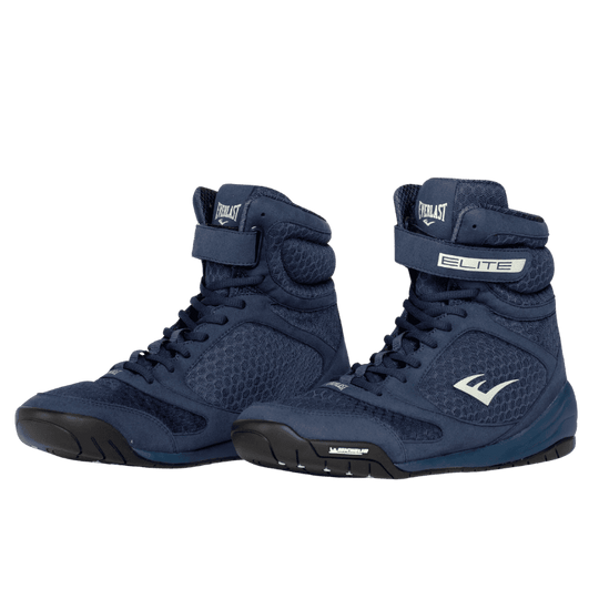 Een paar blauwe Everlast Elite 2 boksschoenen met een hoge enkelsteun en een ademend mesh-ontwerp, ideaal voor comfort en ondersteuning tijdens het boksen.