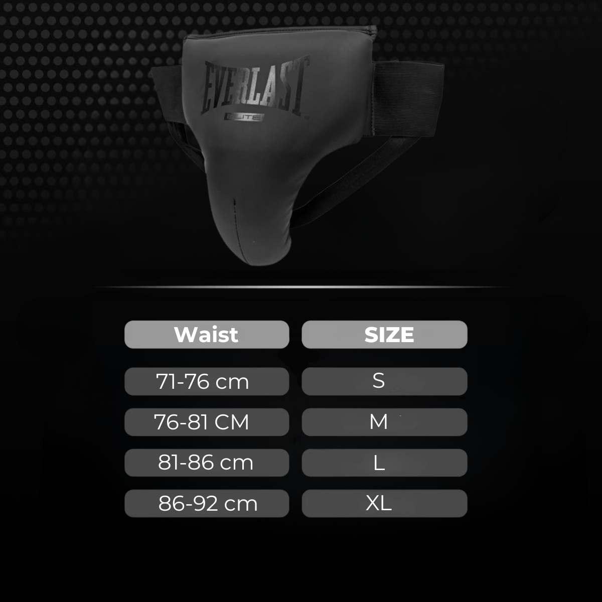 Maattabel voor de zwarte Everlast Elite tok met tailleomtrek en bijbehorende maten S tot XL. De afbeelding helpt boksers en kickboksers de juiste maat te kiezen voor bescherming tijdens trainingen en wedstrijden.