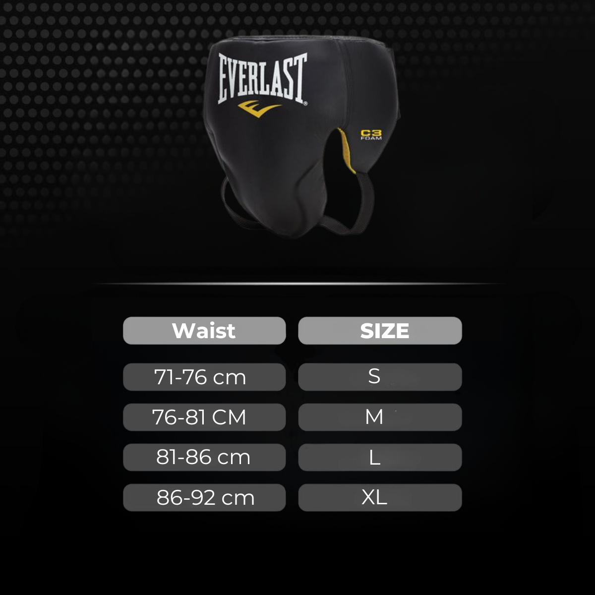 Maattabel voor de zwarte Everlast tok met C3 Foam en tailleomtrek voor maten S tot XL. De afbeelding helpt boksers en kickboksers de juiste maat te kiezen voor bescherming tijdens trainingen en wedstrijden.