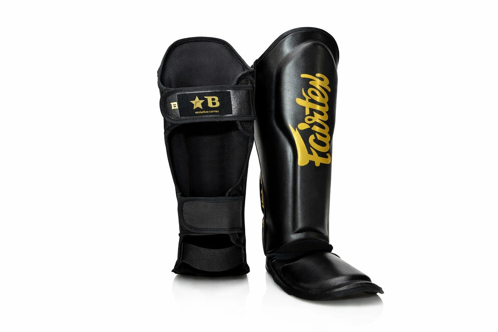 Fairtex scheenbeschermers zwart goud met stevige bescherming en verstelbare banden