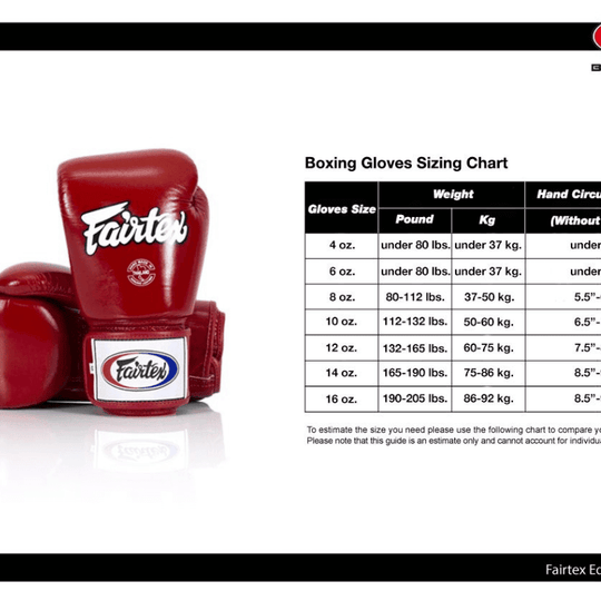 Rode Fairtex bokshandschoenen naast een maattabel met specificaties voor verschillende gewichtsklassen en handomtrek.