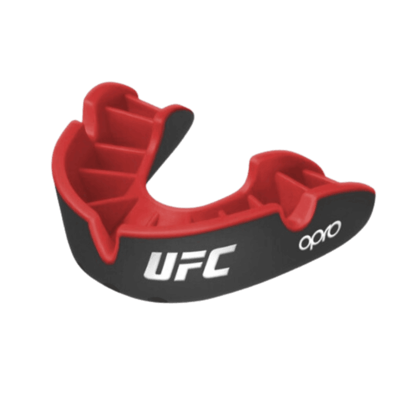 Zwarte en rode Opro UFC mondbeschermer met prominente UFC en Opro branding.