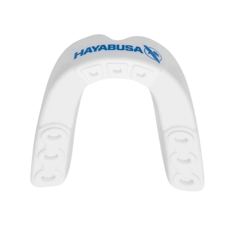 Bovenaanzicht van een wit Hayabusa Combat bitje met ademhalingsgaten en het Hayabusa-logo in blauw op de boog.
