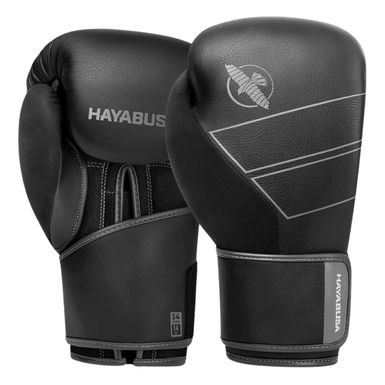 Een paar Hayabusa Bokshandschoenen S4 Leather in zwart, frontaal weergegeven met het Hayabusa valk-logo in zicht en grijze accentlijnen.