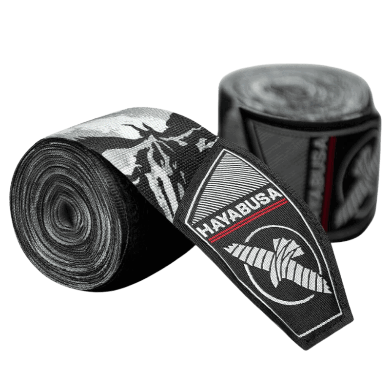 Een ander perspectief van de opgerolde Hayabusa Marvel Hero Elite bandage met The Punisher-thema, waarbij de start van het klittenband en het Hayabusa-logo te zien zijn.