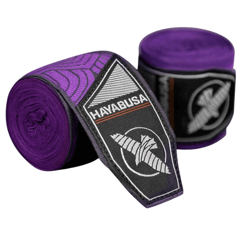 Hayabusa Perfect Stretch Bandage in de kleur Purple Lotus, netjes opgerold en gepresenteerd naast de verpakking, met het opvallende Hayabusa valk-logo in wit en zilver op een zwarte achtergrond.