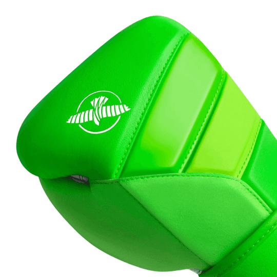 Detail van de polssluiting op Hayabusa T3 Neon Green Bokshandschoenen.