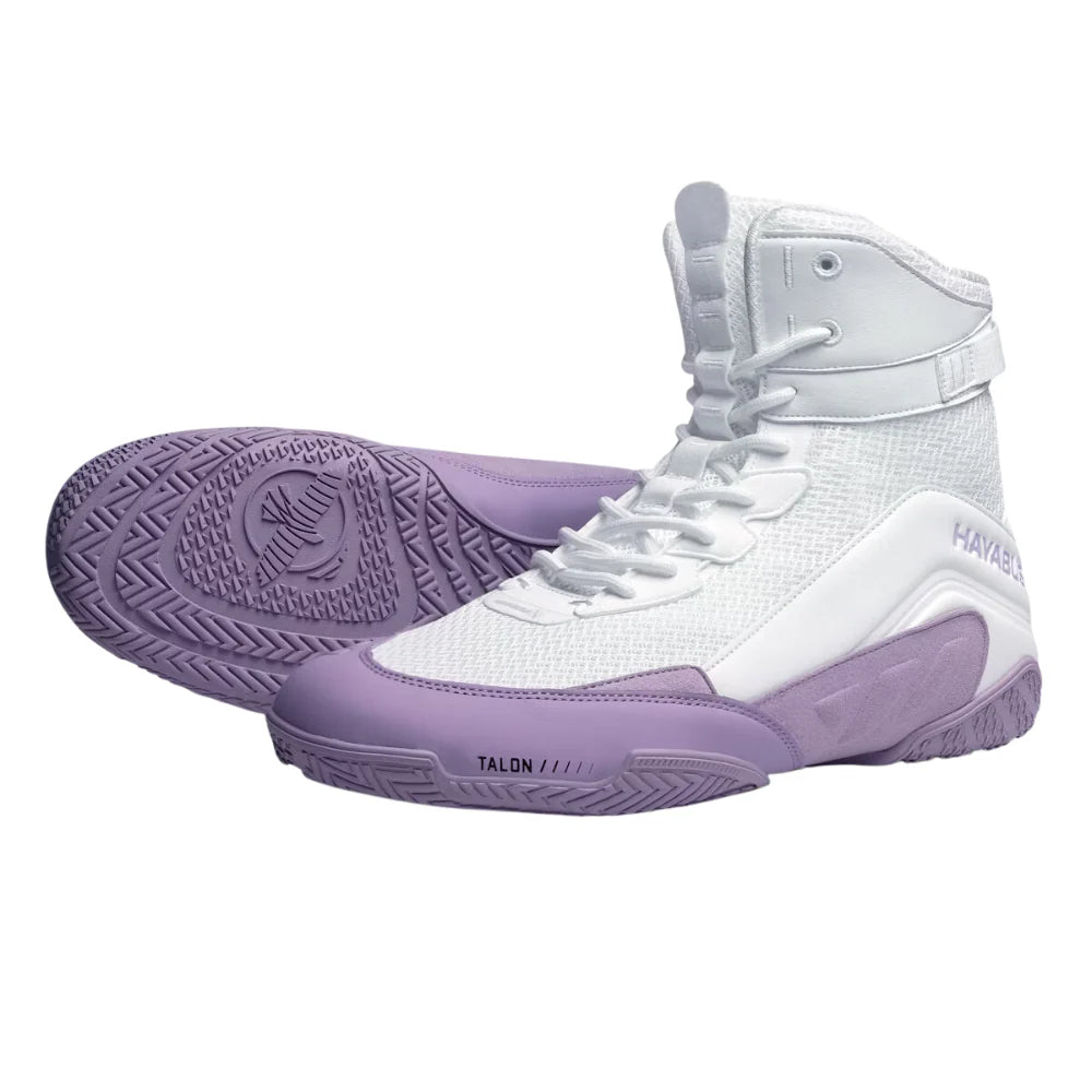 Hayabusa Talon Boksschoenen in Lavender kleur, recht van voren gefotografeerd met zicht op veters en neuspartij









