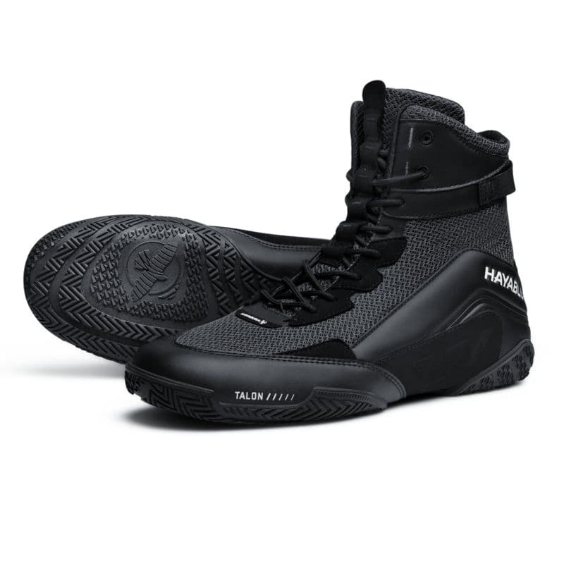 Hayabusa Talon Boksschoenen in zwarte kleur, zijaanzicht met ademend mesh en stevige zool voor grip en stabiliteit









