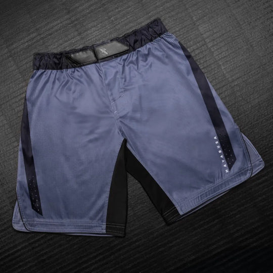 bovenaanzicht van de shorts liggend, met duidelijk zicht op pasvorm en kleur.