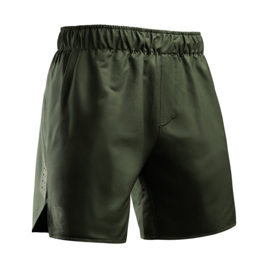 Hayabusa Grappling Shorts Core Groen voorzijde met elastische tailleband en ruime pijpen, ontworpen voor optimale bewegingsvrijheid tijdens grappling en training.