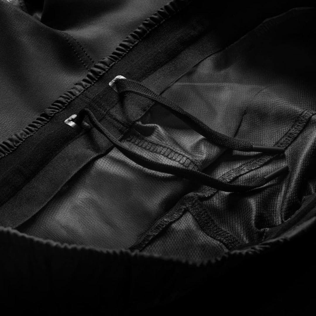 Detail van de binnenzijde van de Hayabusa MMA Shorts Heren Core Zwart met verstevigde tailleband en intern trekkoord.