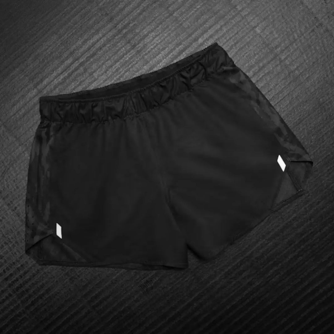 Zwarte Braus fightshorts met elastische tailleband en korte pasvorm, ideaal voor bewegingsvrijheid tijdens intensieve bokstraining.
