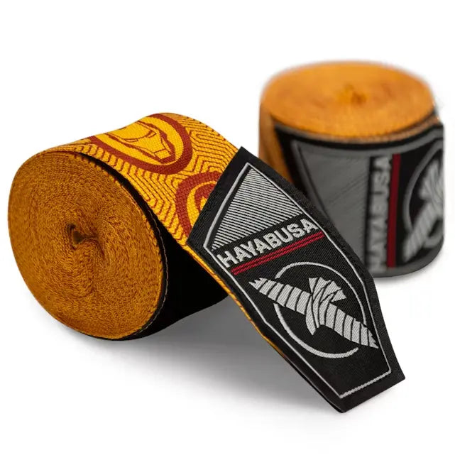 Hayabusa Iron Man bandages opgerold met goud-rood design en zwarte Hayabusa-labels, vooraanzicht van twee rollen.