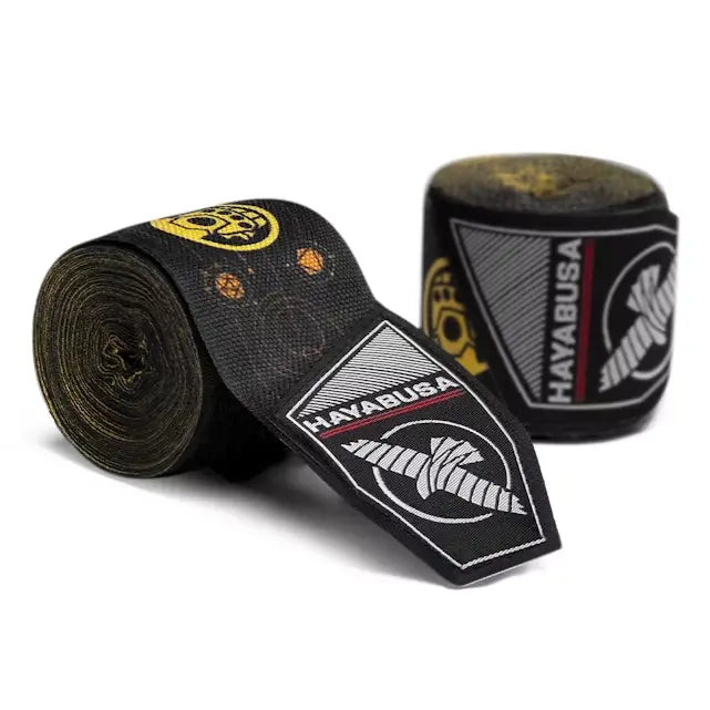 Twee opgerolde Hayabusa Thanos bandages met zwart-geel design en Marvel geïnspireerde details, inclusief Hayabusa-logo op de sluiting.