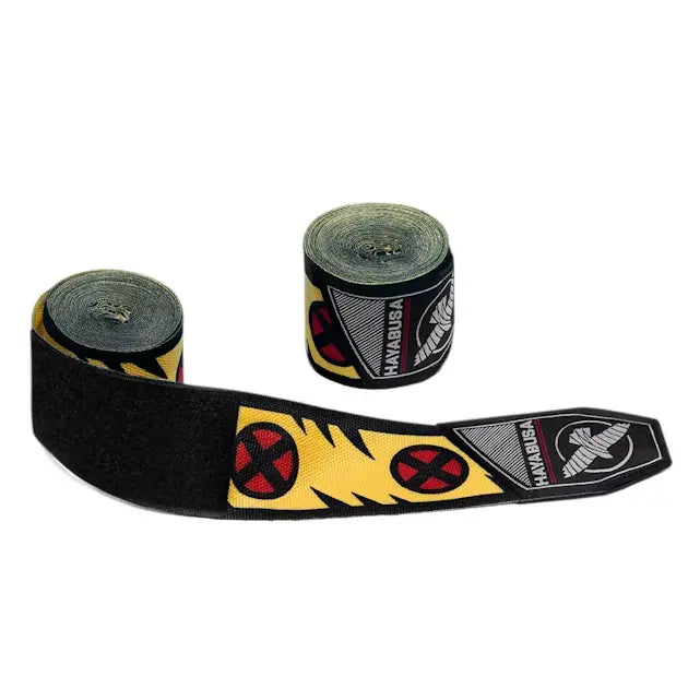 Twee opgerolde Hayabusa Wolverine bandages, waarvan één deels uitgerold met zwart-geel Wolverine design en Marvel-logo.