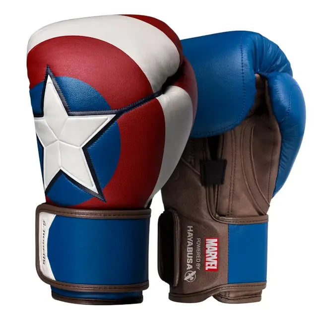 Hayabusa x Marvel Captain America bokshandschoenen in rood, blauw en wit met sterdesign en bruine binnenkant.