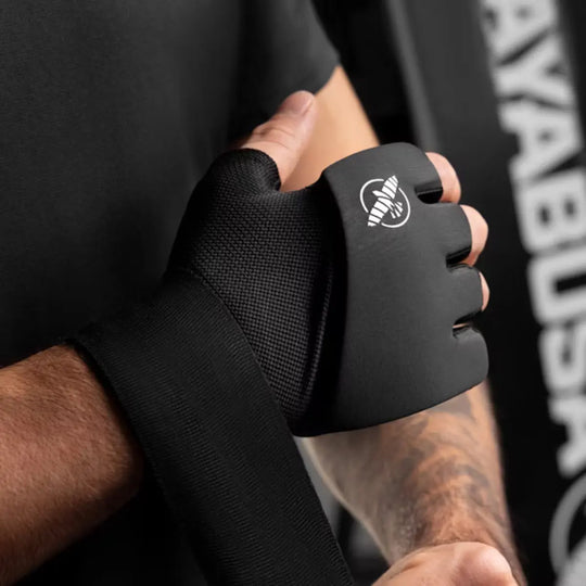 Hayabusa Elite Quick Wraps in zwart, close-up van het rekbare en comfortabele materiaal