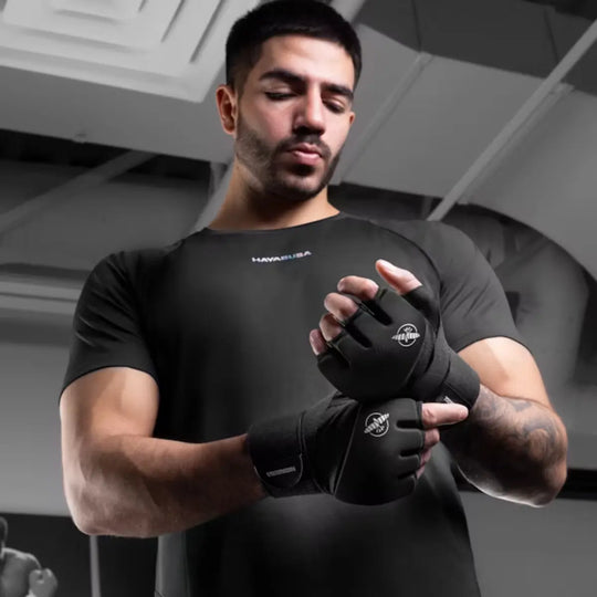 Hayabusa Elite Quick Wraps in zwart, gedetailleerde close-up van het materiaal en klittenbandsluiting