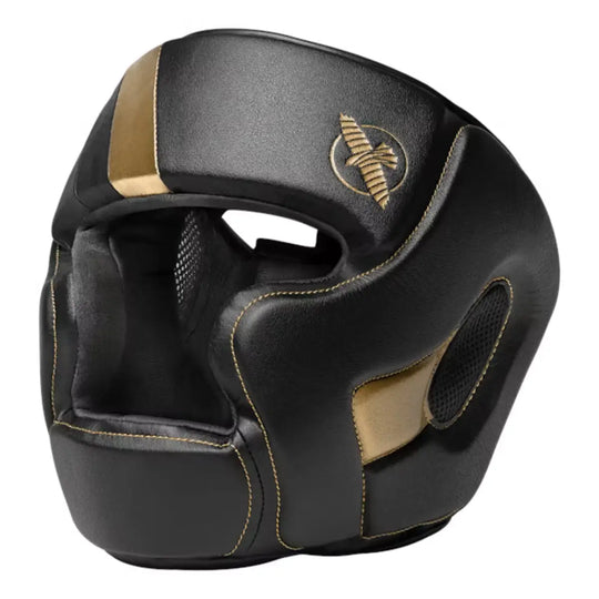 Zwart met gouden Hayabusa hoofdbeschermer met logo en beschermende padding.
