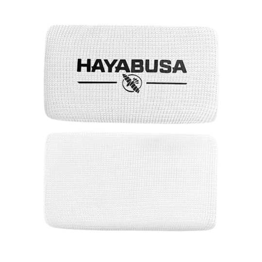 Twee opgestapelde witte Hayabusa handwraps met het merklogo aan de bovenkant.